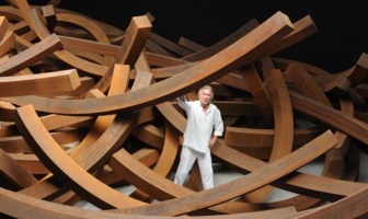 Beeldhouw- en conceptuele kunst. Bernar Venet vanuit verschillende gezichtspunten